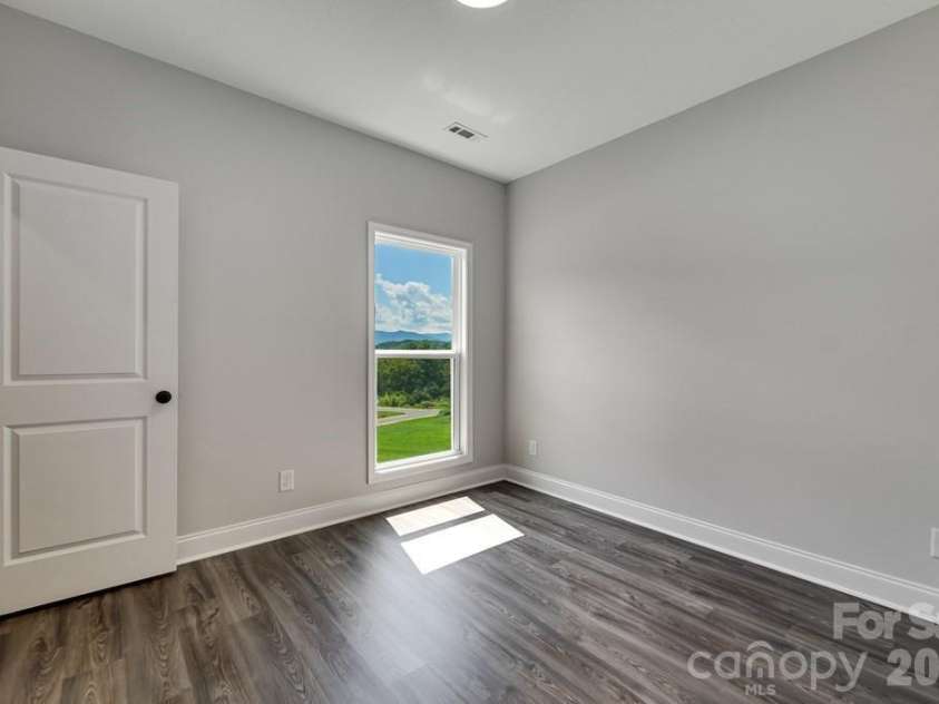 381 Scenic Ridge Circle, Franklin, NC 28734.  MLS# CAR4398880, YatesRealty ID 6029. 