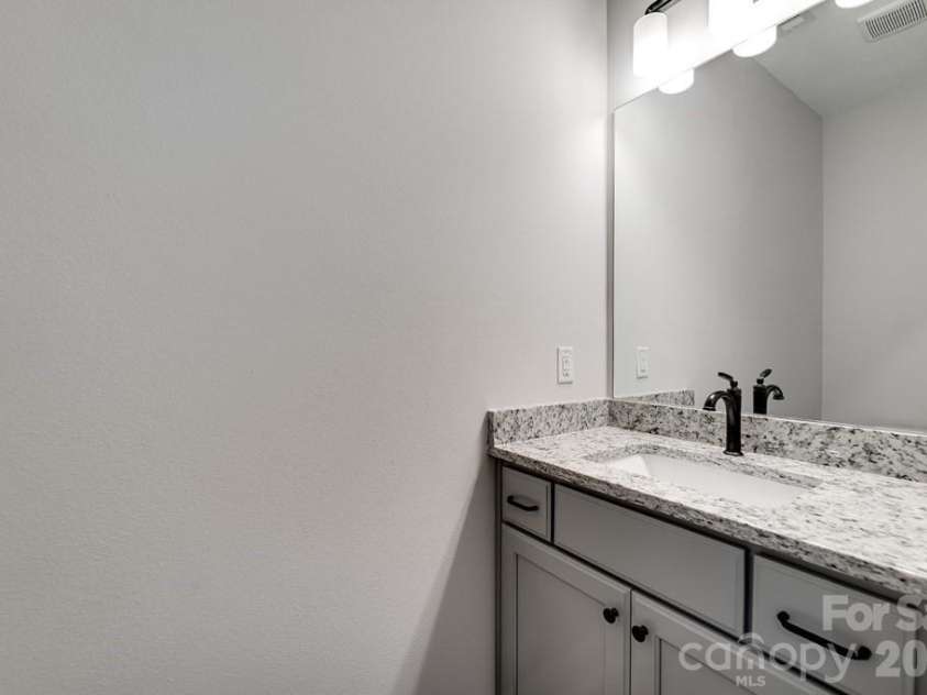 381 Scenic Ridge Circle, Franklin, NC 28734.  MLS# CAR4398880, YatesRealty ID 6029. 