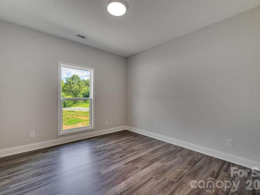 381 Scenic Ridge Circle, Franklin, NC 28734.  MLS# CAR4398880, YatesRealty ID 6029. 