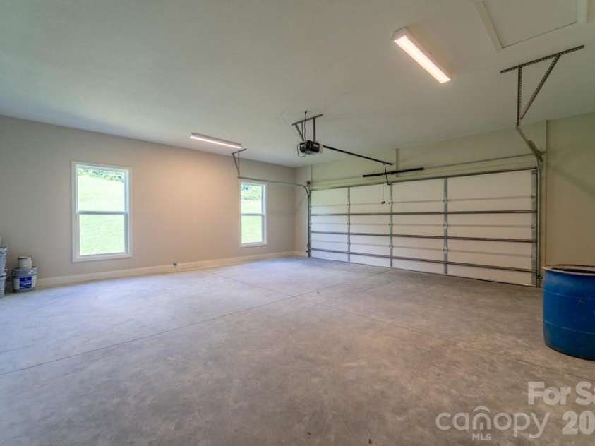 381 Scenic Ridge Circle, Franklin, NC 28734.  MLS# CAR4398880, YatesRealty ID 6029. 