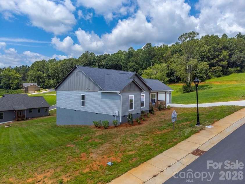 381 Scenic Ridge Circle, Franklin, NC 28734.  MLS# CAR4398880, YatesRealty ID 6029. 