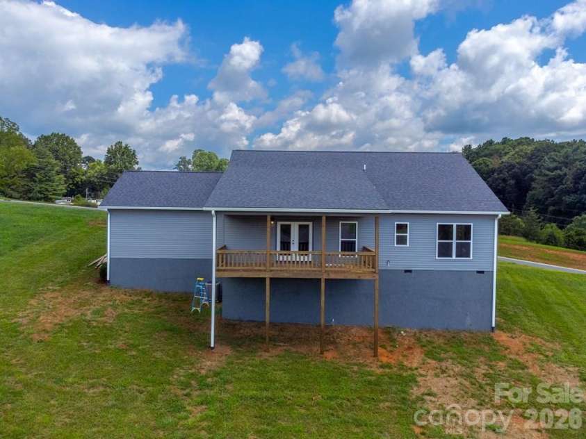 381 Scenic Ridge Circle, Franklin, NC 28734.  MLS# CAR4398880, YatesRealty ID 6029. 