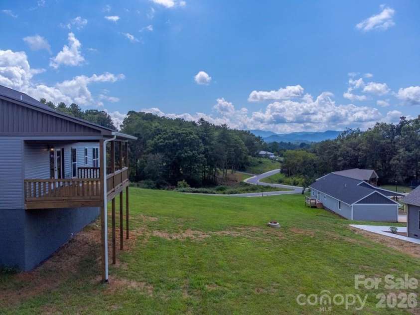 381 Scenic Ridge Circle, Franklin, NC 28734.  MLS# CAR4398880, YatesRealty ID 6029. 