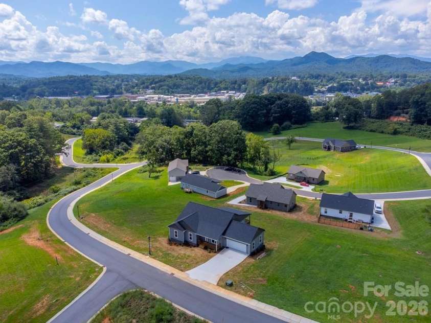 381 Scenic Ridge Circle, Franklin, NC 28734.  MLS# CAR4398880, YatesRealty ID 6029. 