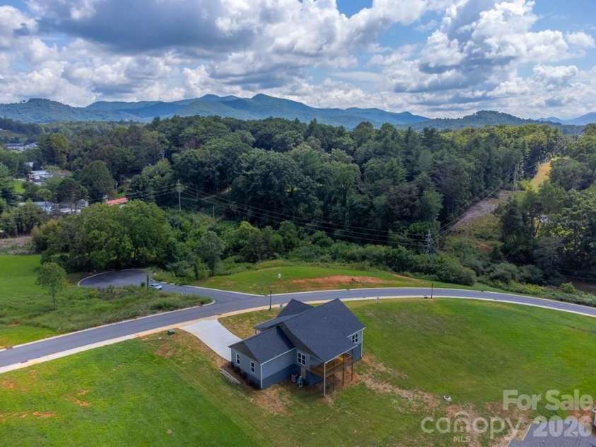 381 Scenic Ridge Circle, Franklin, NC 28734.  MLS# CAR4398880, YatesRealty ID 6029. 