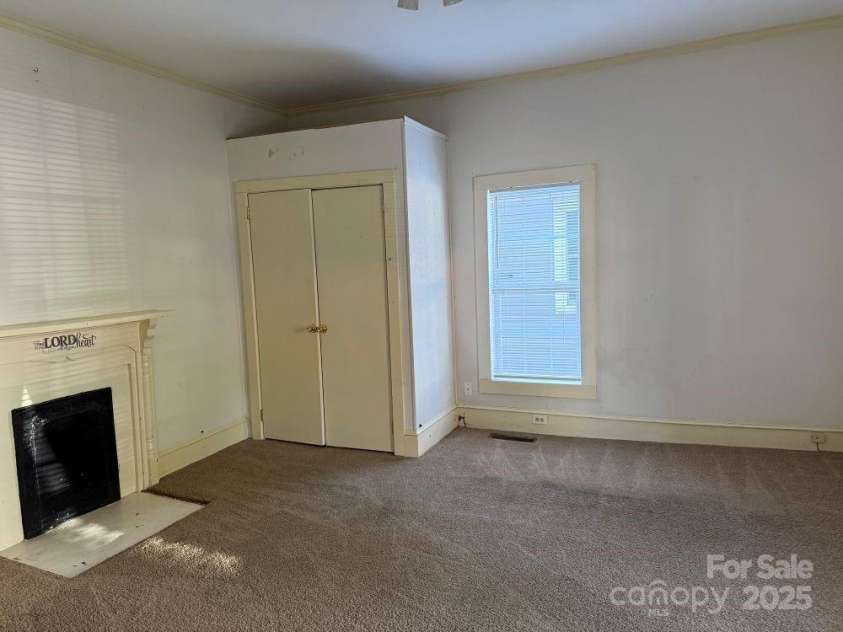 817 JACKSON Street, Salisbury, NC 28144.  MLS# CAR4306184, YatesRealty ID 6030. Front room right