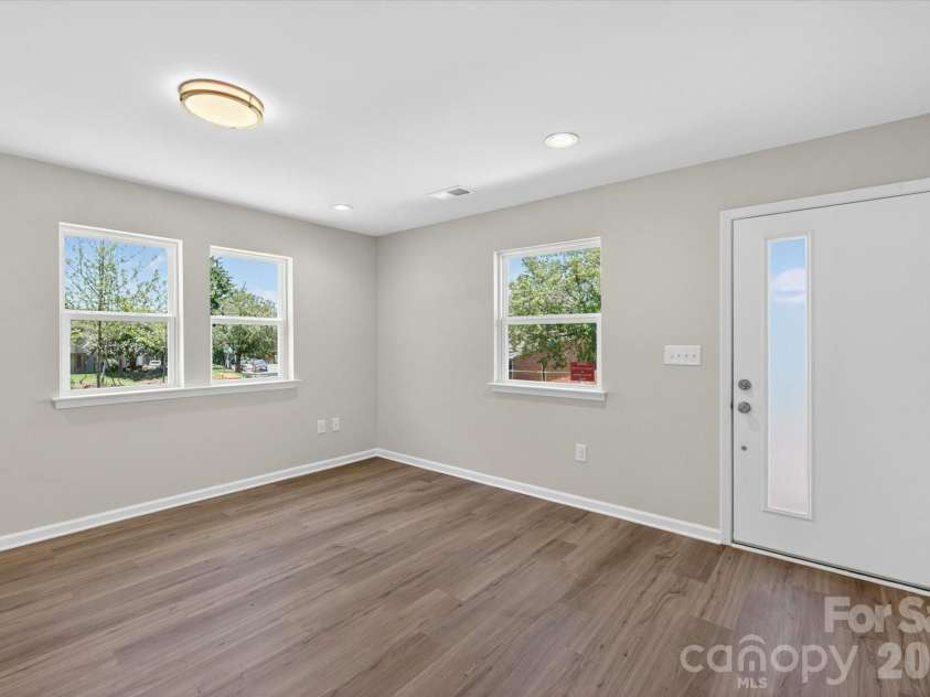 1610 Spring Street, Charlotte, NC 28206.  MLS# CAR4316230, YatesRealty ID 6031. 1st Floor Flex Room