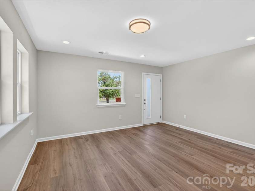 1610 Spring Street, Charlotte, NC 28206.  MLS# CAR4316230, YatesRealty ID 6031. 1st Floor Flex Room