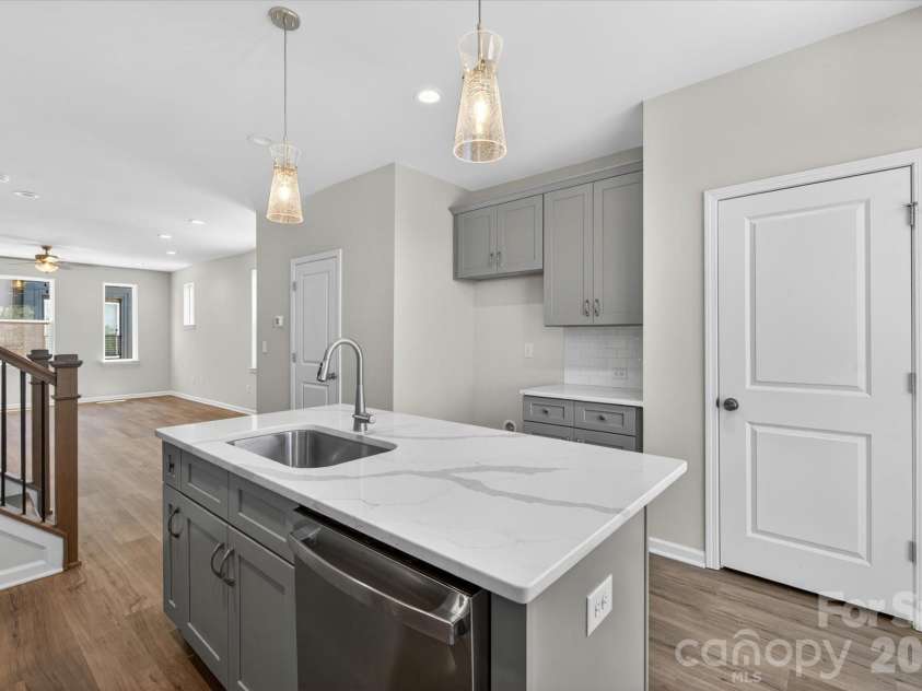 1610 Spring Street, Charlotte, NC 28206.  MLS# CAR4316230, YatesRealty ID 6031. Kitchen/Dining/Living