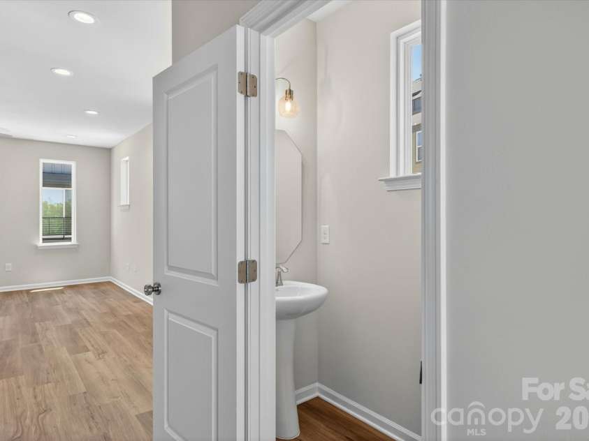 1610 Spring Street, Charlotte, NC 28206.  MLS# CAR4316230, YatesRealty ID 6031. Main Floor Powder Room