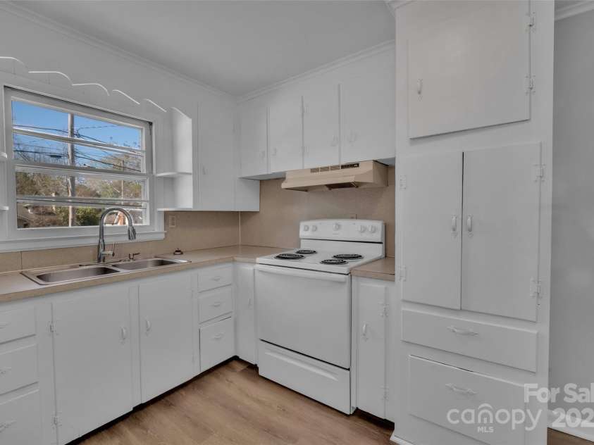 647 Black Street, Rock Hill, SC 29730.  MLS# CAR4237929, YatesRealty ID 6031. 