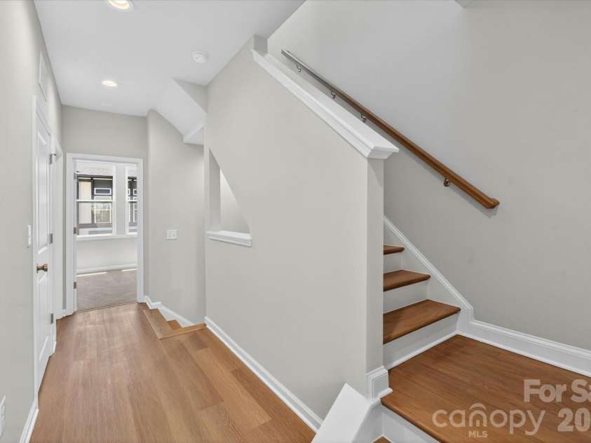 1614 Spring Street, Charlotte, NC 28206.  MLS# CAR4316238, YatesRealty ID 6032. 3rd Floor Hall