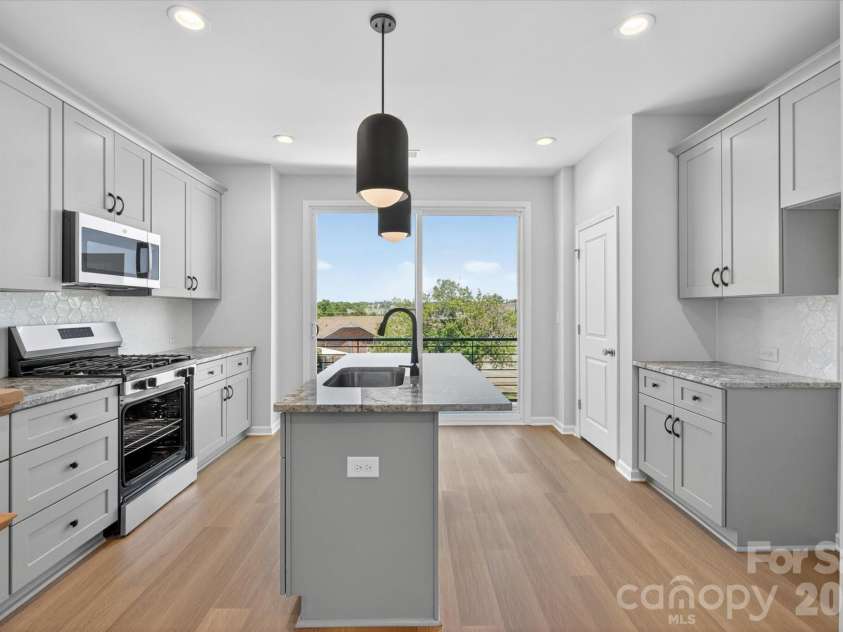 1614 Spring Street, Charlotte, NC 28206.  MLS# CAR4316238, YatesRealty ID 6032. Kitchen
