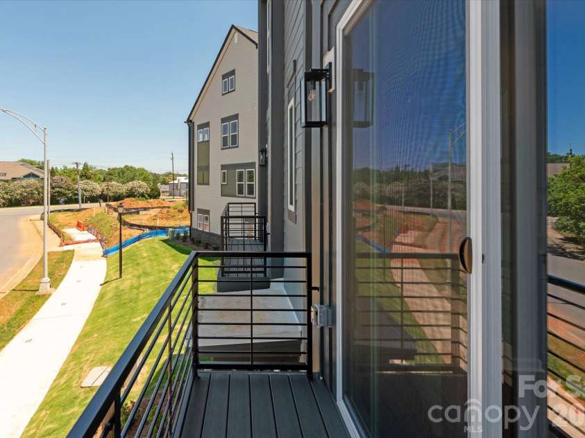 1614 Spring Street, Charlotte, NC 28206.  MLS# CAR4316238, YatesRealty ID 6032. Kitchen Terrace