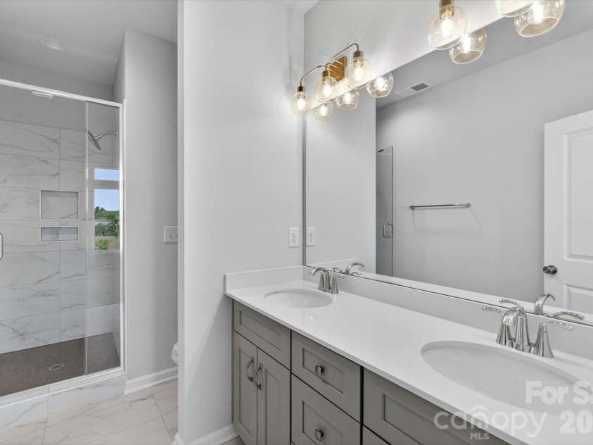 1614 Spring Street, Charlotte, NC 28206.  MLS# CAR4316238, YatesRealty ID 6032. Premier Bath