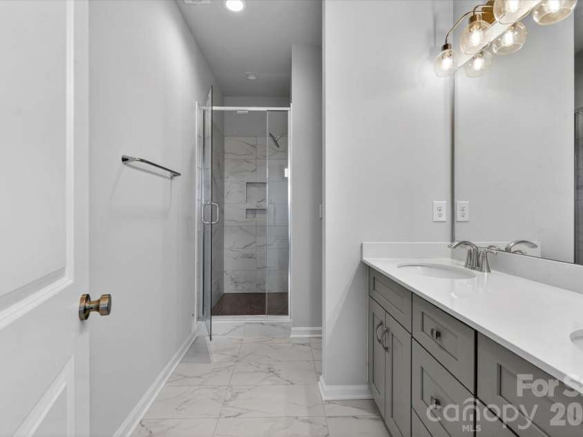 1614 Spring Street, Charlotte, NC 28206.  MLS# CAR4316238, YatesRealty ID 6032. Premier Bath