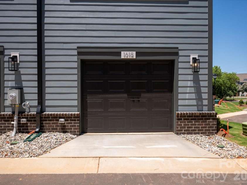 1618 Spring Street, Charlotte, NC 28206.  MLS# CAR4316240, YatesRealty ID 6033. 