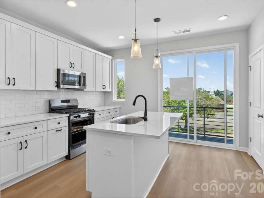 1618 Spring Street, Charlotte, NC 28206.  MLS# CAR4316240, YatesRealty ID 6033. Kitchen
