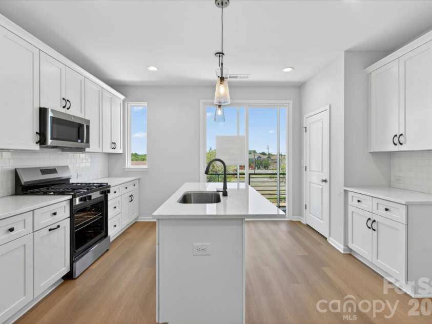 1618 Spring Street, Charlotte, NC 28206.  MLS# CAR4316240, YatesRealty ID 6033. Kitchen