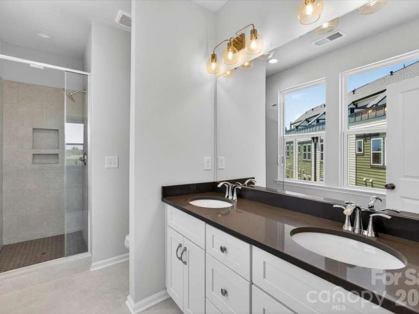 1618 Spring Street, Charlotte, NC 28206.  MLS# CAR4316240, YatesRealty ID 6033. Premier Bath