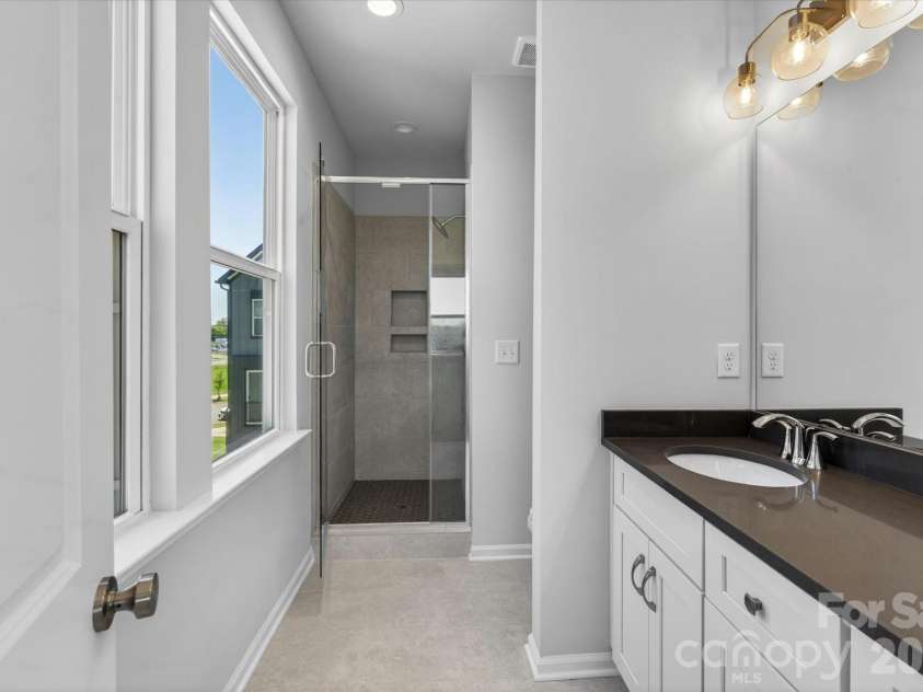 1618 Spring Street, Charlotte, NC 28206.  MLS# CAR4316240, YatesRealty ID 6033. Premier Bath