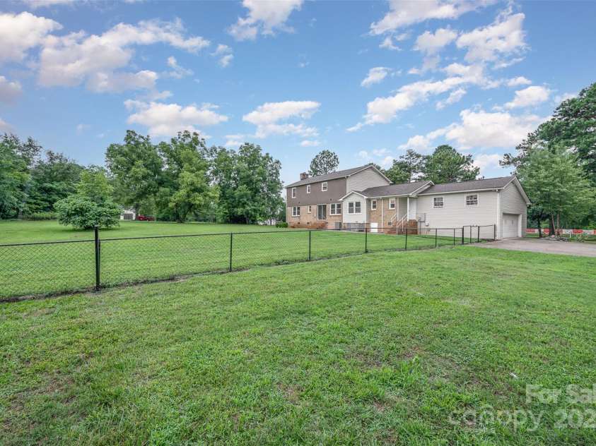 16308 Poplar Tent Road, Huntersville, NC 28078.  MLS# CAR4234171, YatesRealty ID 6033. 