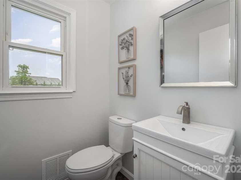 16308 Poplar Tent Road, Huntersville, NC 28078.  MLS# CAR4302372, YatesRealty ID 6033. Half Bath, 1st floor