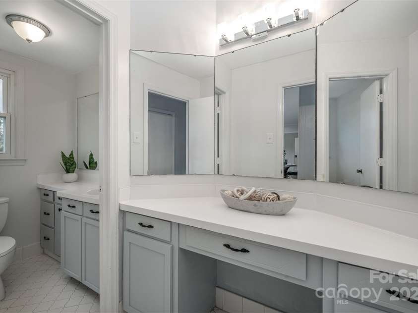 16308 Poplar Tent Road, Huntersville, NC 28078.  MLS# CAR4302372, YatesRealty ID 6033. Half Bath, 1st floor