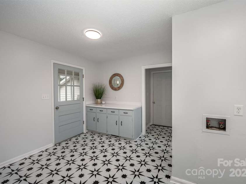 16308 Poplar Tent Road, Huntersville, NC 28078.  MLS# CAR4302372, YatesRealty ID 6033. Laundry
