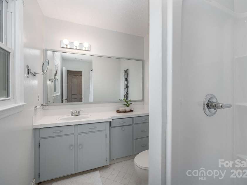 16308 Poplar Tent Road, Huntersville, NC 28078.  MLS# CAR4302372, YatesRealty ID 6033. Master Bath