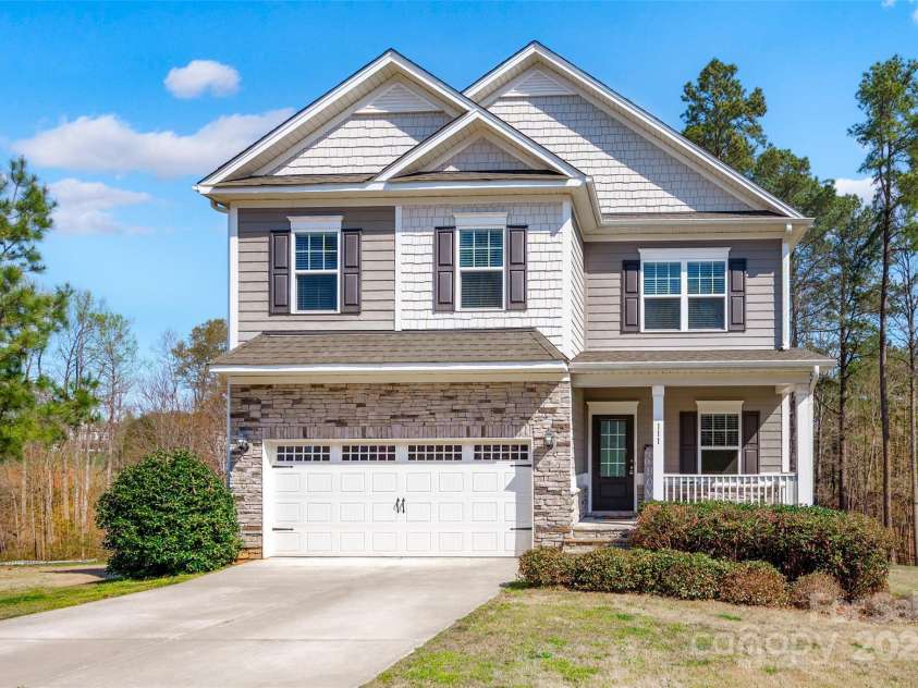 111 Bell Chase Lane, Statesville, NC 28677.  MLS# CAR4233934, YatesRealty ID 6035. 3600 sf. home with unfinished basement and  4 bedrooms!