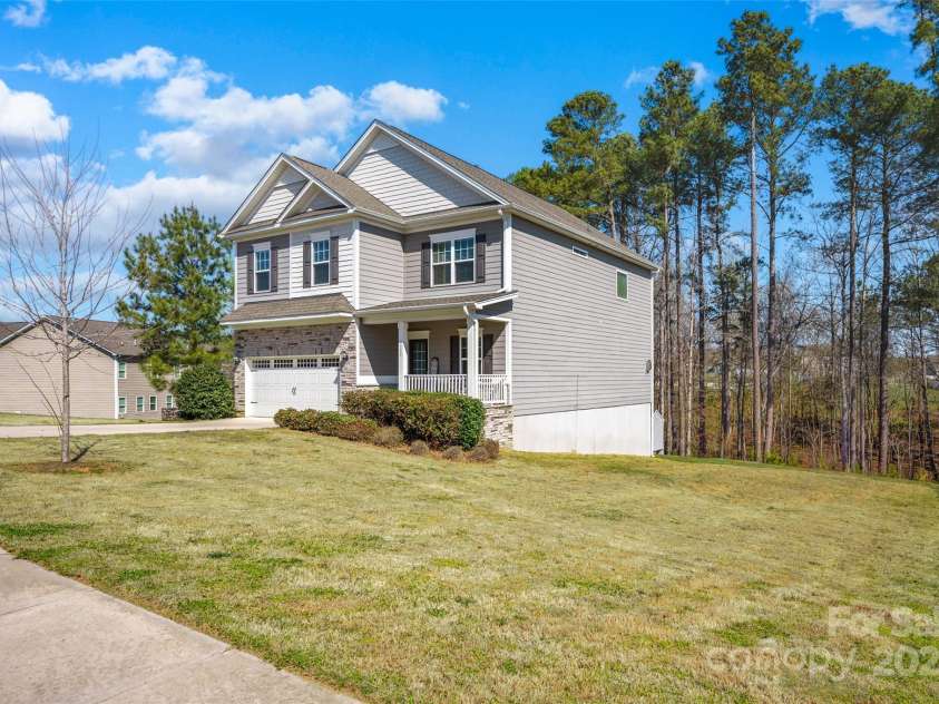 111 Bell Chase Lane, Statesville, NC 28677.  MLS# CAR4233934, YatesRealty ID 6035. Large .46 acre lot