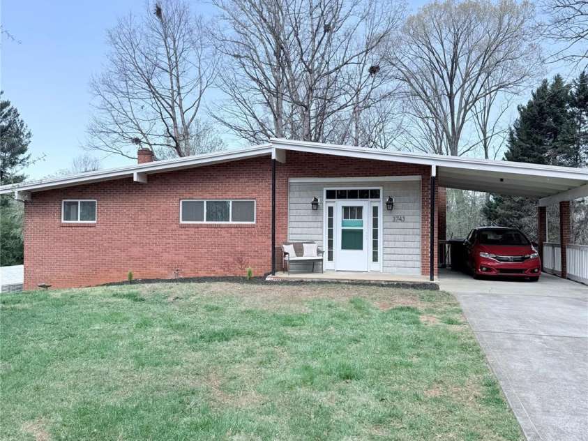 3743 Crosland Road, Winston Salem, NC 27106.  MLS# CAR4360986, YatesRealty ID 6035. 