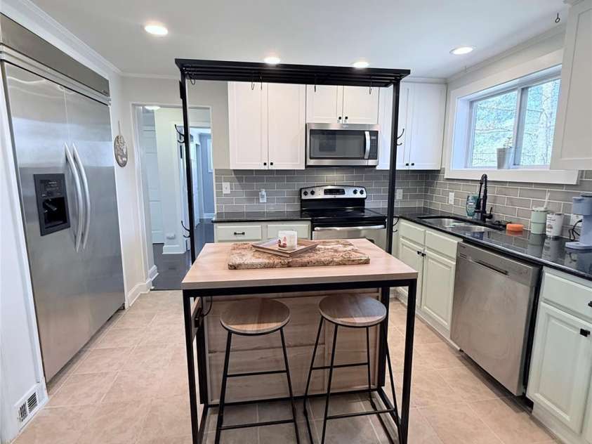 3743 Crosland Road, Winston Salem, NC 27106.  MLS# CAR4360986, YatesRealty ID 6035. 
