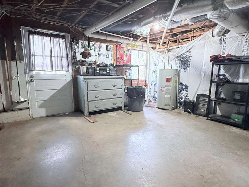 3743 Crosland Road, Winston Salem, NC 27106.  MLS# CAR4360986, YatesRealty ID 6035. 
