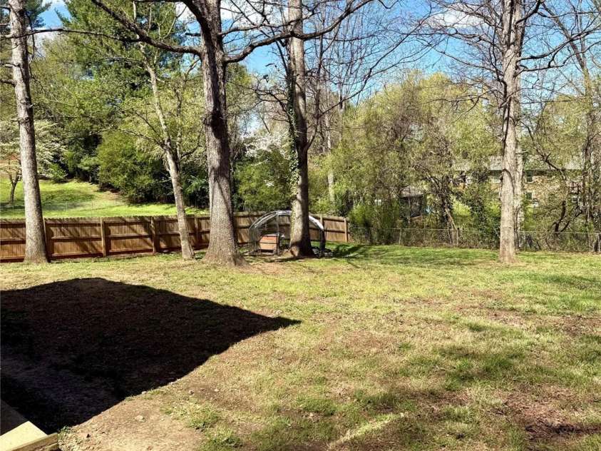 3743 Crosland Road, Winston Salem, NC 27106.  MLS# CAR4360986, YatesRealty ID 6035. 