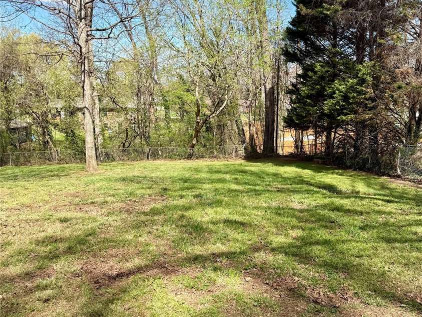 3743 Crosland Road, Winston Salem, NC 27106.  MLS# CAR4360986, YatesRealty ID 6035. 