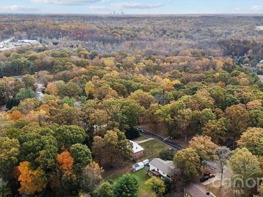 3743 Crosland Road, Winston Salem, NC 27106.  MLS# CAR4360986, YatesRealty ID 6035. 
