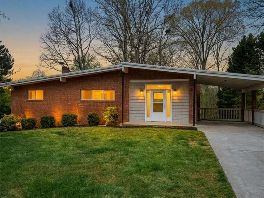 3743 Crosland Road, Winston Salem, NC 27106.  MLS# CAR4360986, YatesRealty ID 6035. 