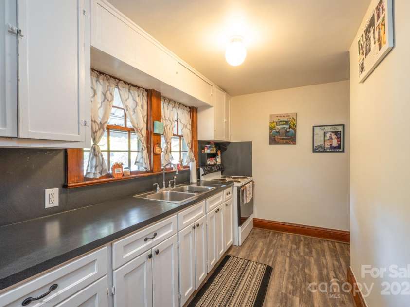710 Wood Street, Statesville, NC 28677.  MLS# CAR4192658, YatesRealty ID 6036. Kitchen with Refrigerator to remain & plenty of cabinets for storage!