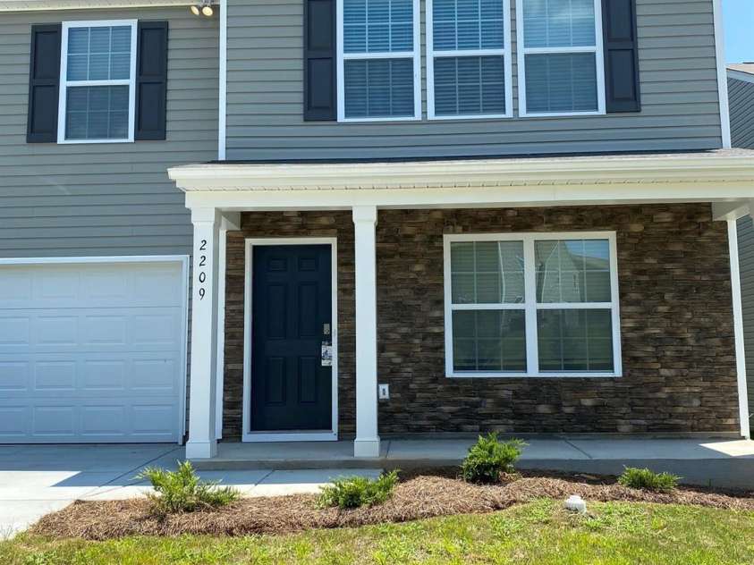 2209 Rolling Hills Drive, Dallas, NC 28034.  MLS# CAR4361258, YatesRealty ID 6039. 