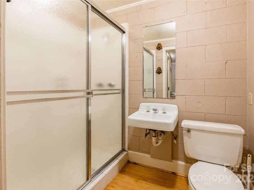 406 Forest Drive, York, SC 29745.  MLS# CAR4232993, YatesRealty ID 6039. 