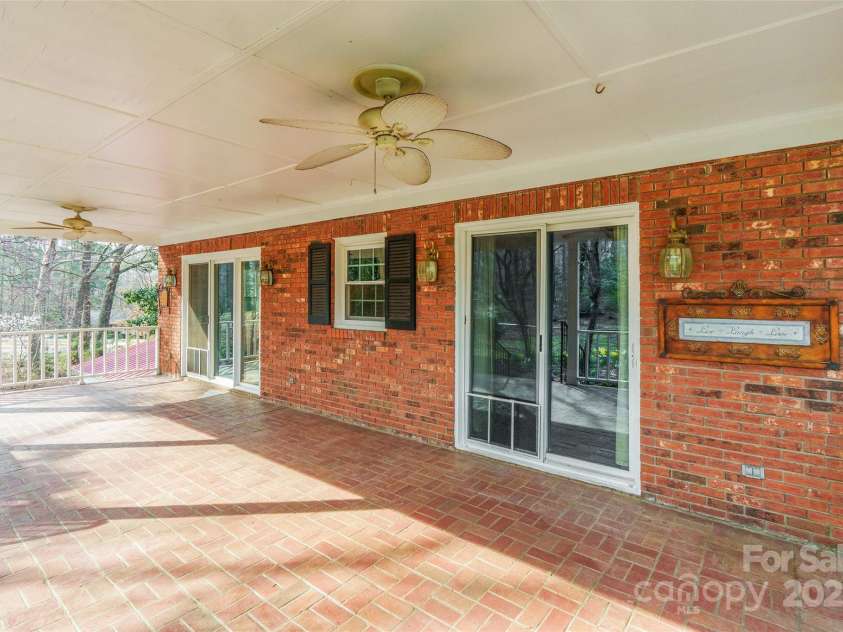 406 Forest Drive, York, SC 29745.  MLS# CAR4232993, YatesRealty ID 6039. 