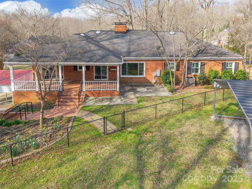 406 Forest Drive, York, SC 29745.  MLS# CAR4232993, YatesRealty ID 6039. 