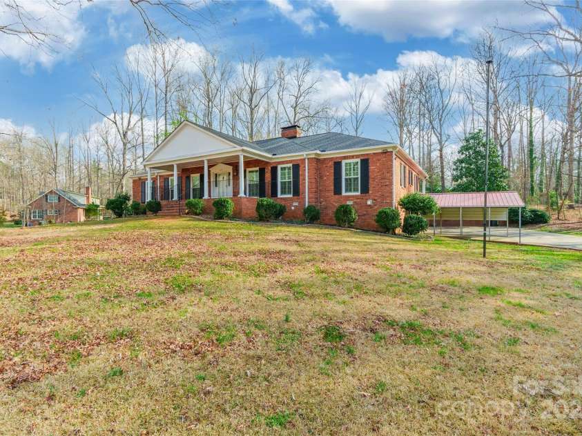 406 Forest Drive, York, SC 29745.  MLS# CAR4232993, YatesRealty ID 6039. 