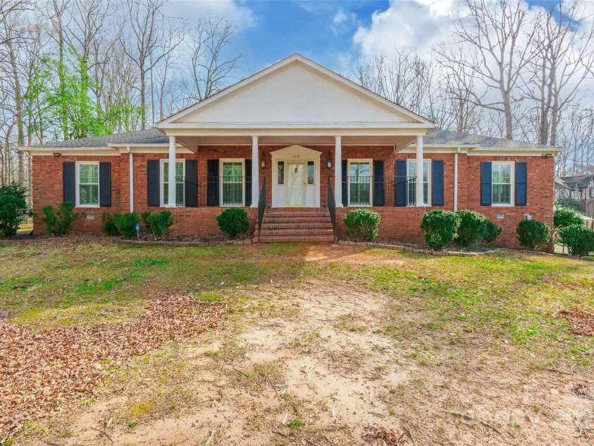 406 Forest Drive, York, SC 29745.  MLS# CAR4232993, YatesRealty ID 6039. 