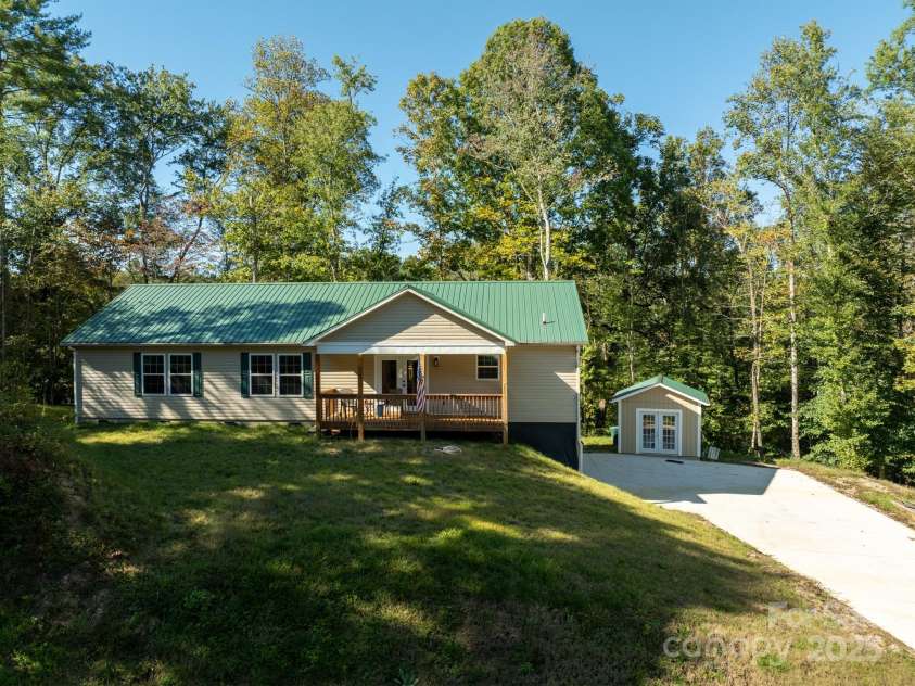 1036 Williamsburg Drive, Lenoir, NC 28645.  MLS# CAR4314189, YatesRealty ID 604. 