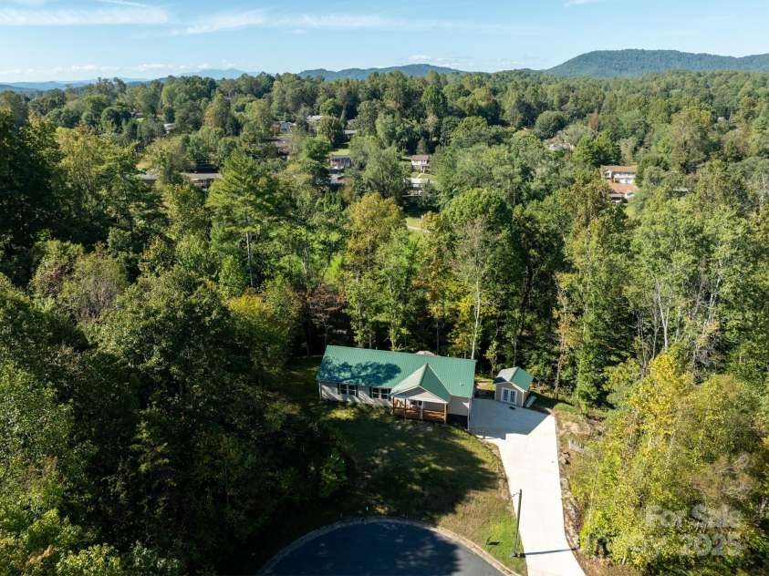 1036 Williamsburg Drive, Lenoir, NC 28645.  MLS# CAR4314189, YatesRealty ID 604. 