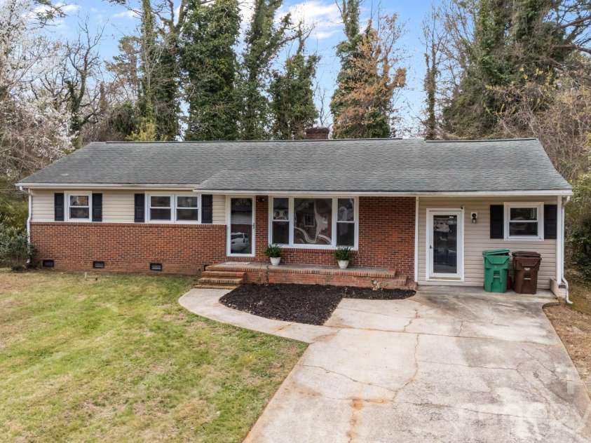 1108 Dartmouth Avenue, High Point, NC 27260.  MLS# CAR4361460, YatesRealty ID 6040. 