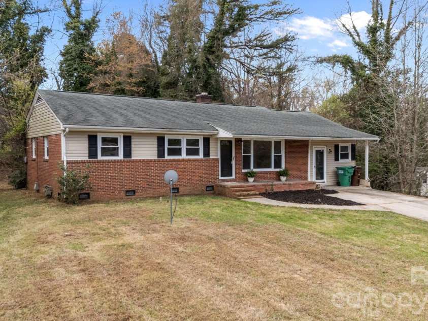 1108 Dartmouth Avenue, High Point, NC 27260.  MLS# CAR4361460, YatesRealty ID 6040. 